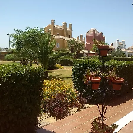 Apartamento Bajo Con Terraza. Piscina Y Jardin Comunitario *
